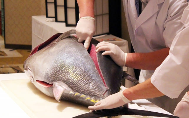 マグロ解体ショー