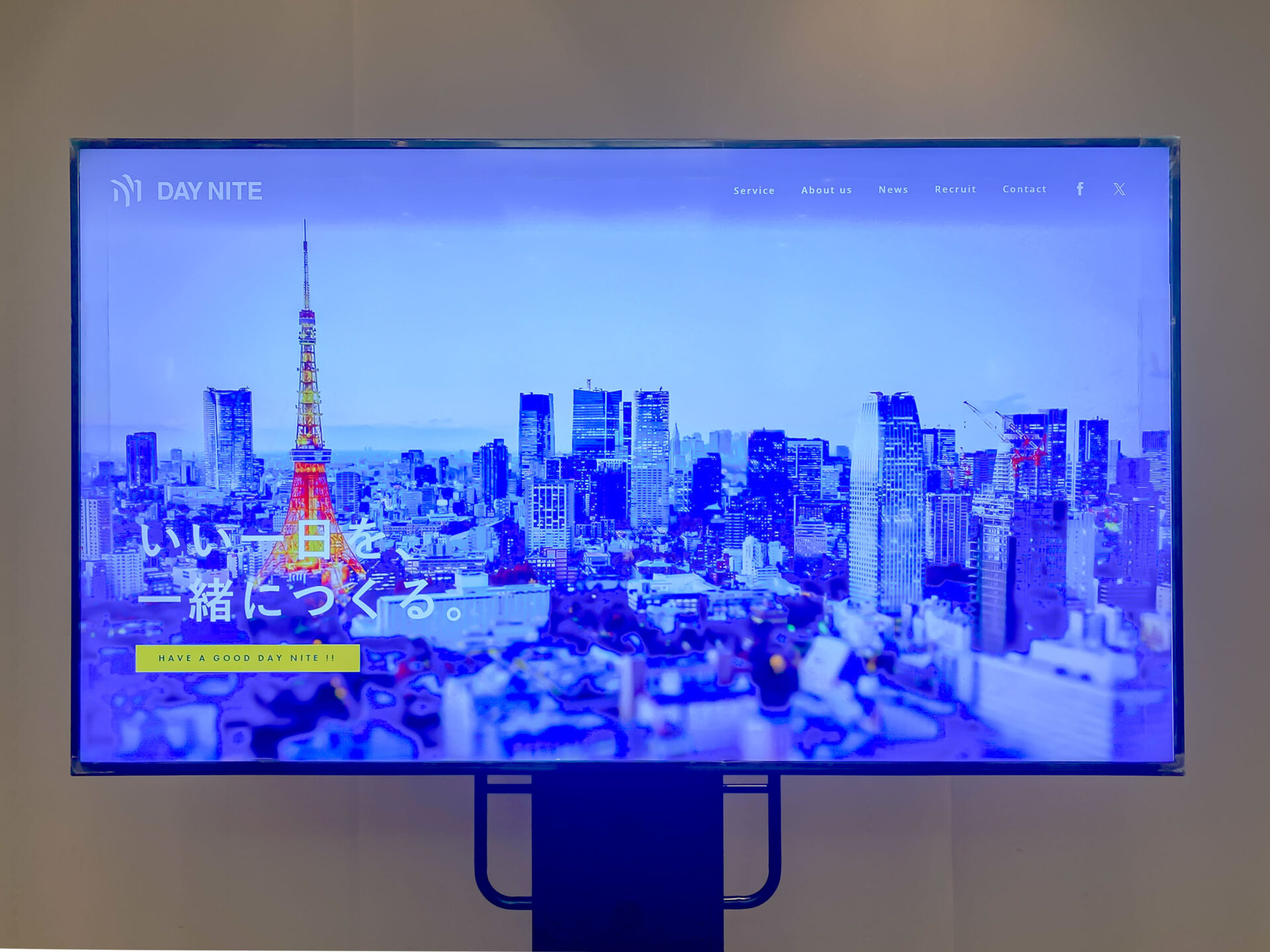 ワンランク上の会議体験を！大型モニターを導入いたしました